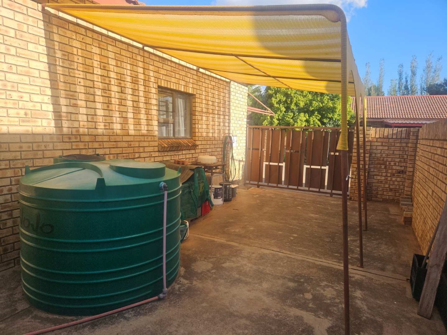 2 Bedroom Property for Sale in Rhodesdene Northern Cape